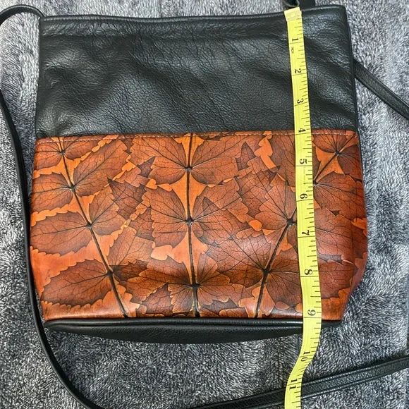 Cc Whiting Leaf Leather Black and Brown Crossbody Bag - Picture 9 of 10